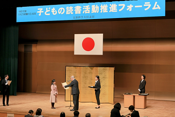 豊島区立図書館読み聞かせボランティア人材バンクが「文部科学大臣表彰」を受賞しました！