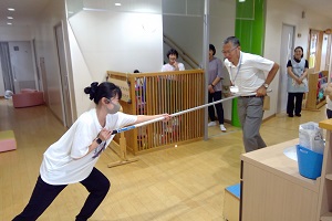 さすまた実践中1