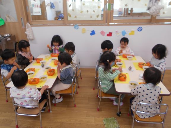 2歳児の食事の様子