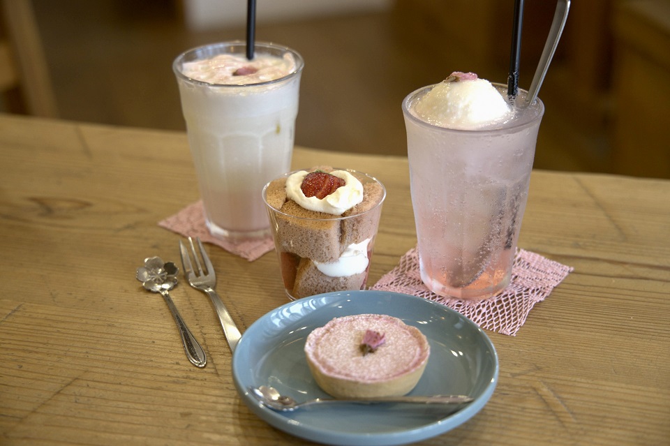 桜ドリンクケーキ桜カフェ