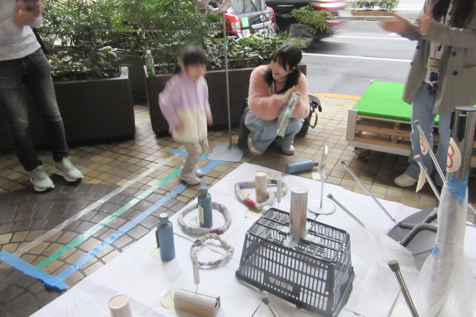 豊島こども大学 輪投げが入って喜ぶお子さま
