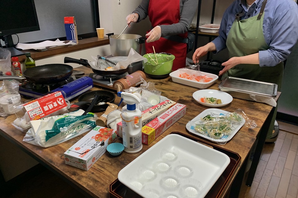 西池子ども食堂作業風景