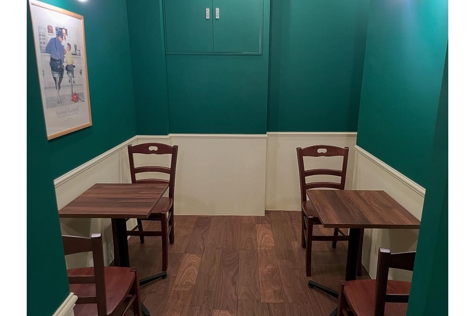 COFFEEMIKEY店内の椅子