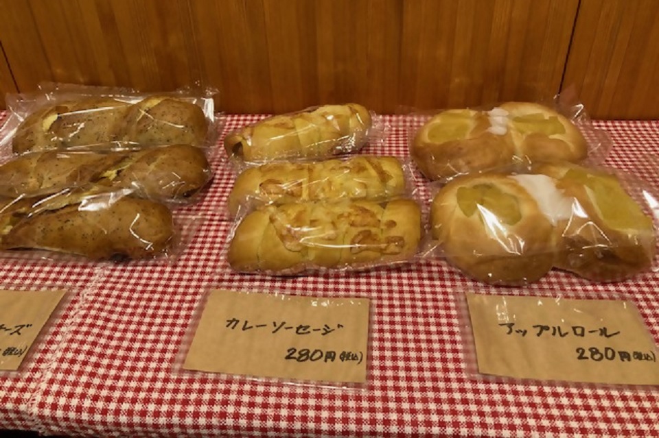 パン工房の杏パン画像４