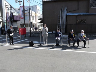 セレモニーの様子（駐車場側）